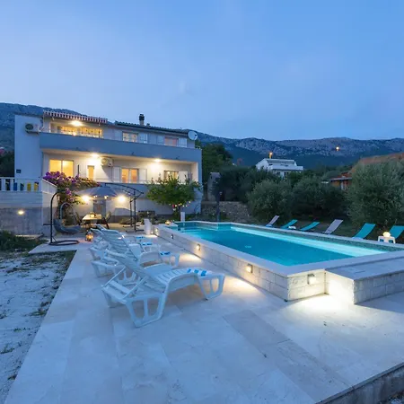 Casa Felice Apartments-holiday Kastela