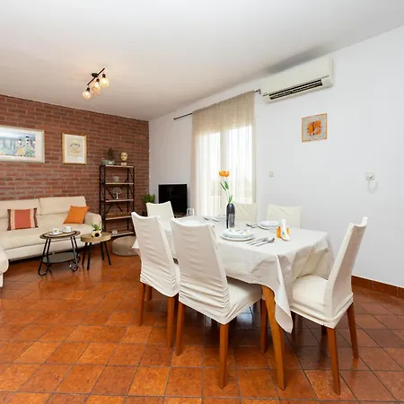Casa Felice Apartments-holiday * Kastela