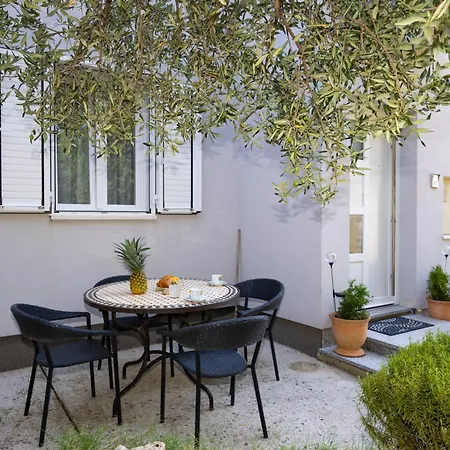 Casa Felice Apartments-holiday Kastela