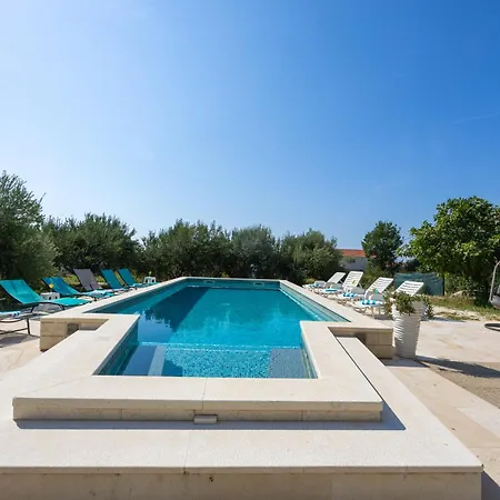 Casa Felice Apartments-holiday Kastela